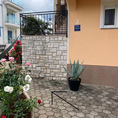 Apartments Kivi Novigrad  Exterior photo
