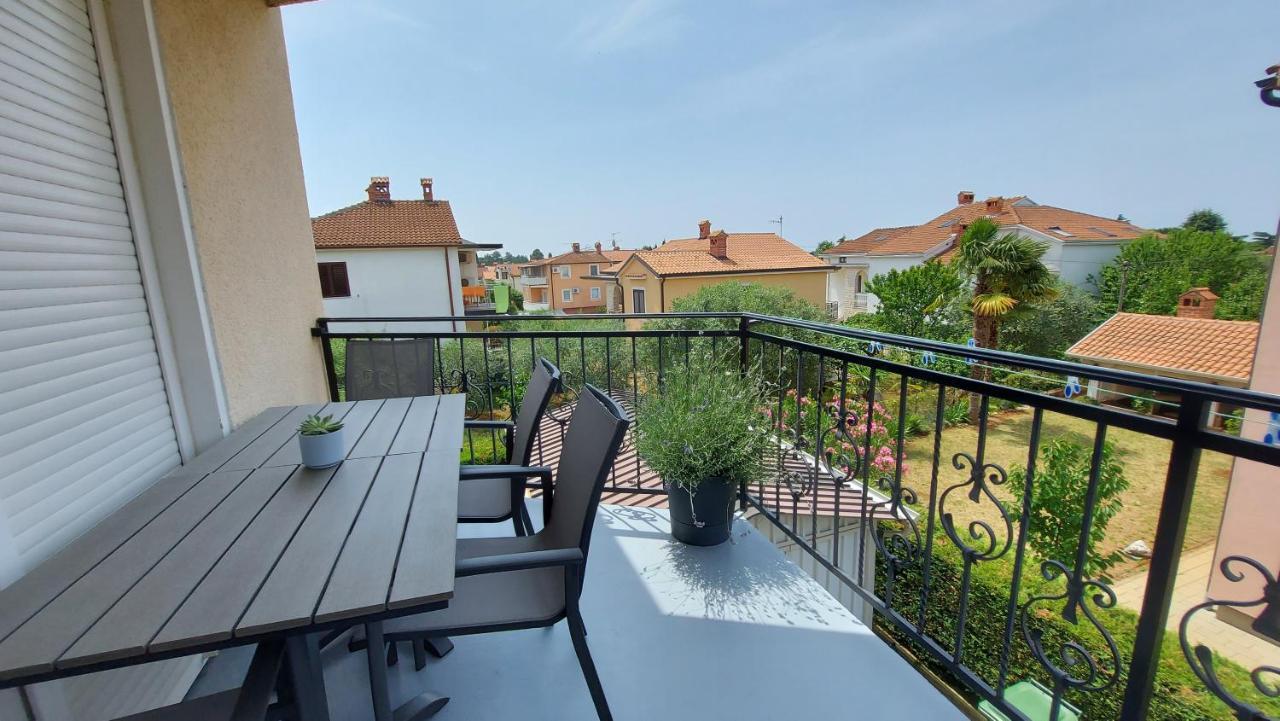Apartments Kivi Novigrad  Exterior photo