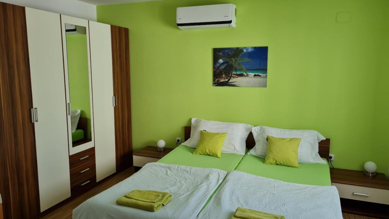 Apartments Kivi Novigrad  Room photo